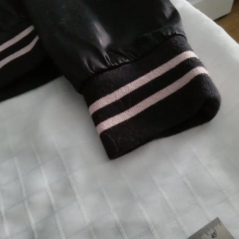 Suzy Shier Black and Pink Bomber Jacket with Embroidered Patch Confort and style - Picture 3 of 11